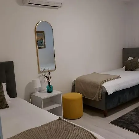 River Apartment *
