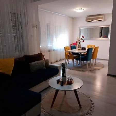 River Apartment *